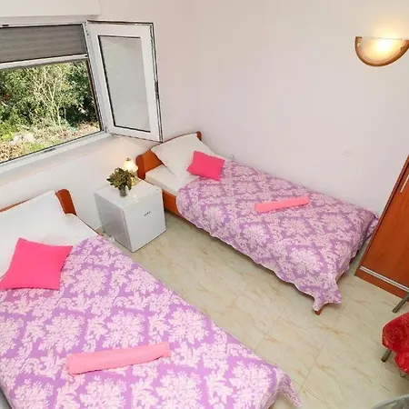 Belin - Soba S Pogledom Na Okuklje