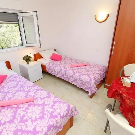 Belin - Soba S Pogledom Na 3* Okuklje
